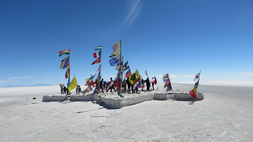 Internationale Flaggen in Uyuni ()