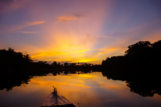 Sonnenaufgang am Amazonas in Brasilien