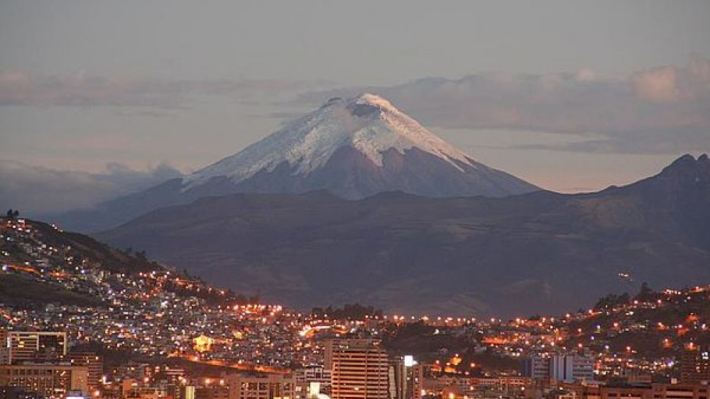 Quito und Vulkan Cotopaxi ()
