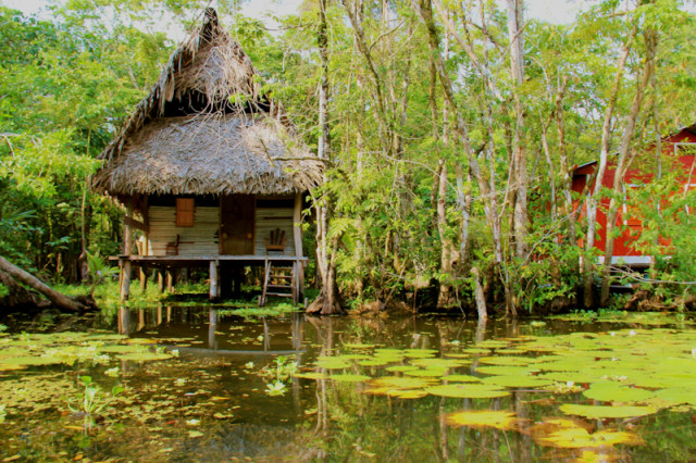 Stelzenhaus am Rio Dulce