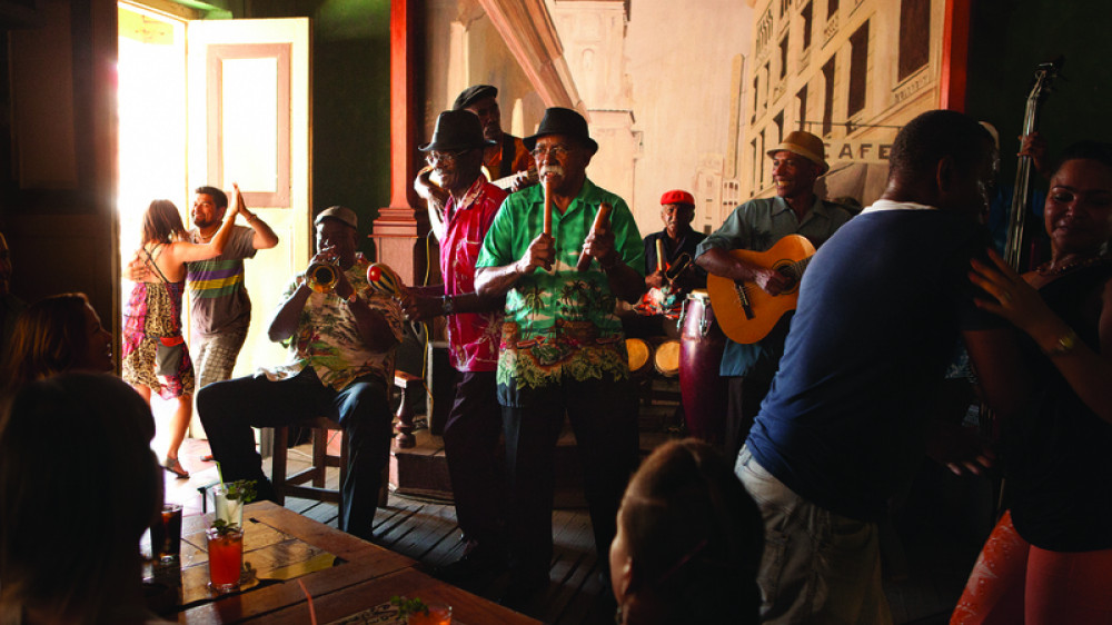 Bailando en Cuba ()