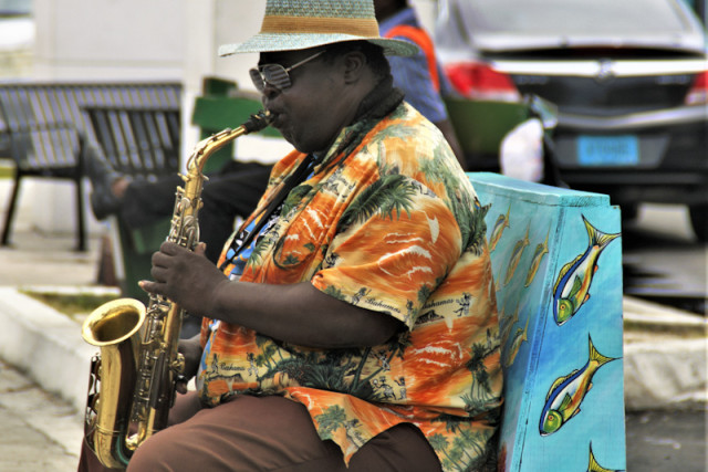 Saxophonspieler in Nassau auf den Bahamas