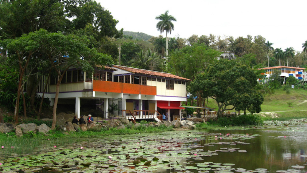 Haus am See in Las Terrazas, Bume Berge. ()