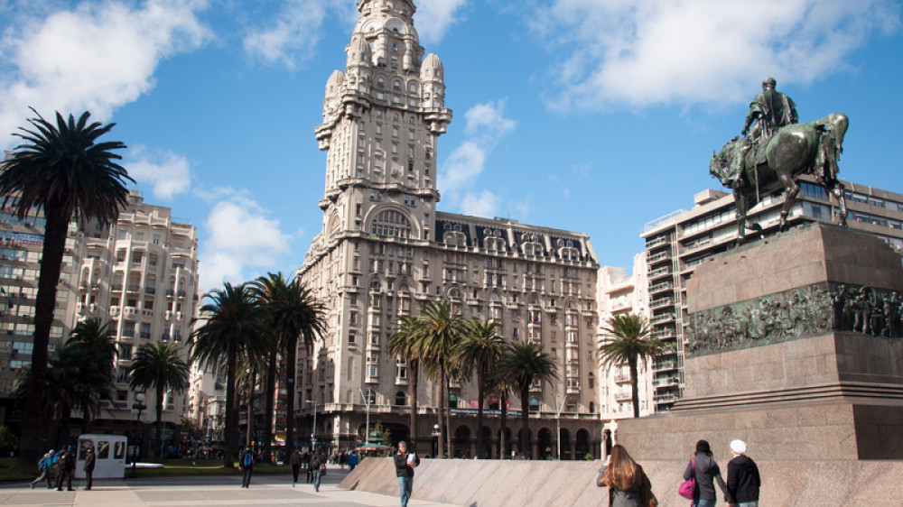 Plaza Montevideo ()