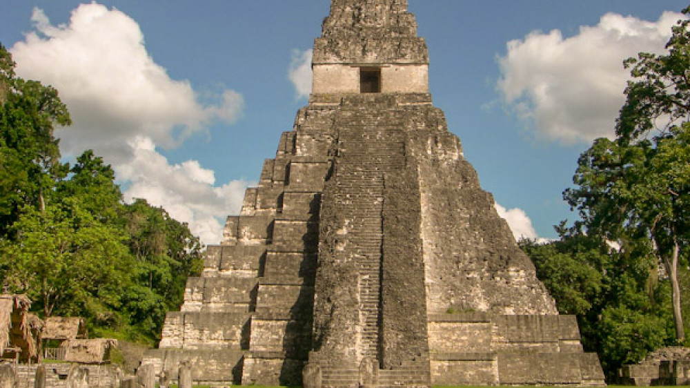 Tempel I auf dem Hauptplatz von Tikal in Guatemala ()