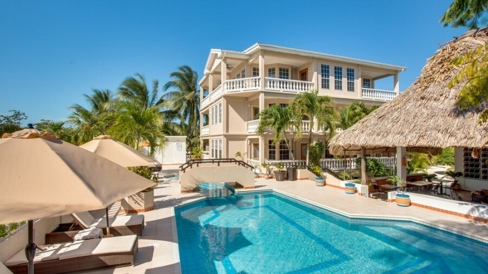Pool Iguana Reef Inn () Pool Iguana Reef Inn ()