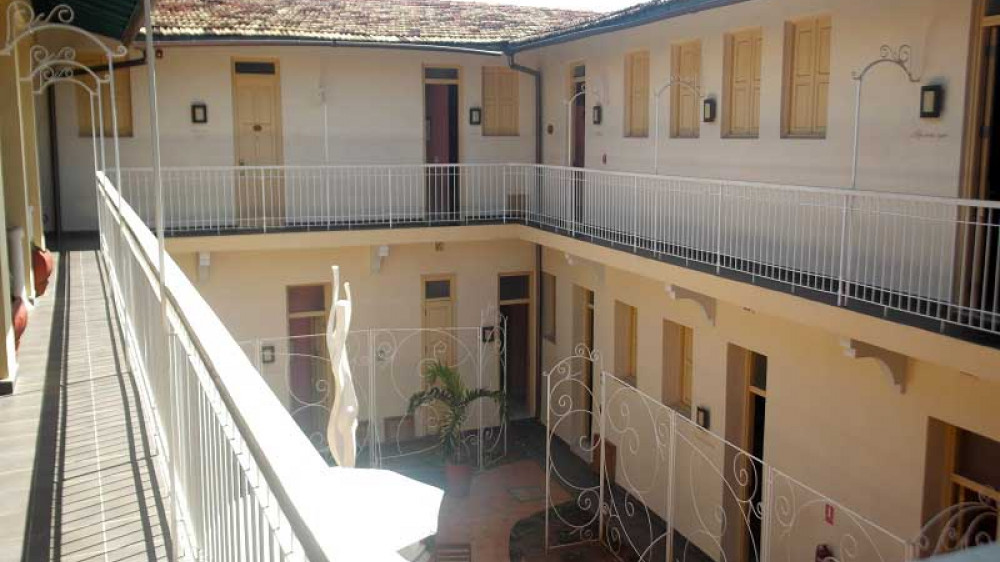 Hotel E La Ronda ()
