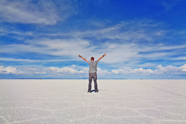 Mann am Salar de Uyuni